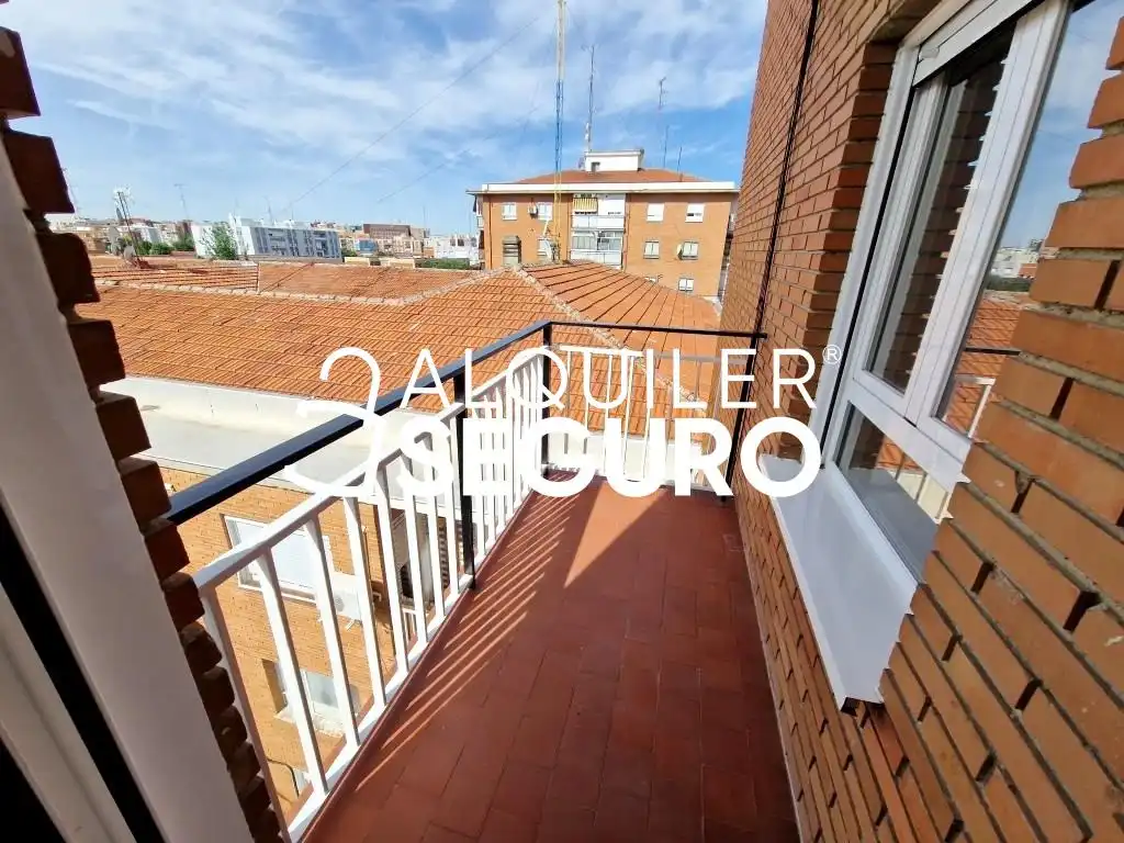 Vista exterior de Piso de alquiler en Móstoles con Calefacción y Terraza