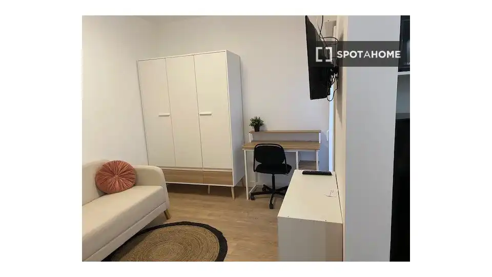 Habitación de Piso de alquiler en Valencia con Aire acondicionado, Calefacción y Amueblado