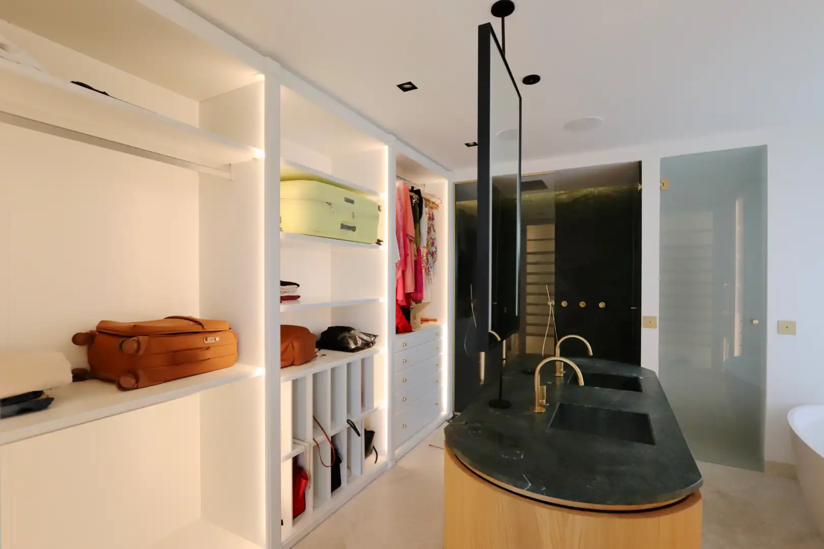 Bathroom of Attic for sale in Madrid  with Air Conditioner, Heating and Parquet flooring