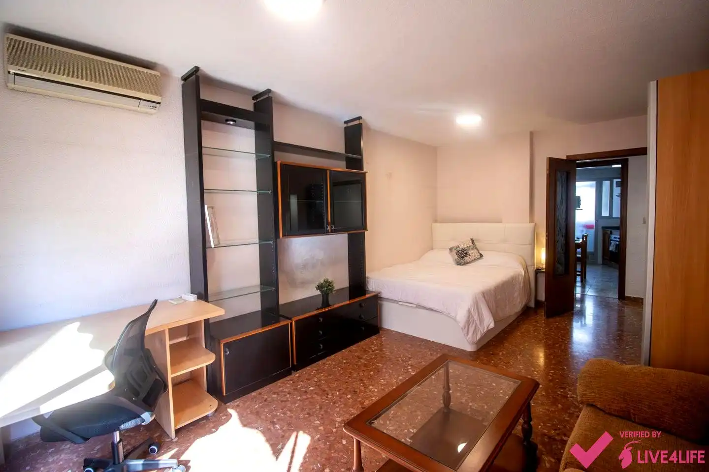 Bedroom of Flat for share in Valencia  with Air Conditioner and Furnished