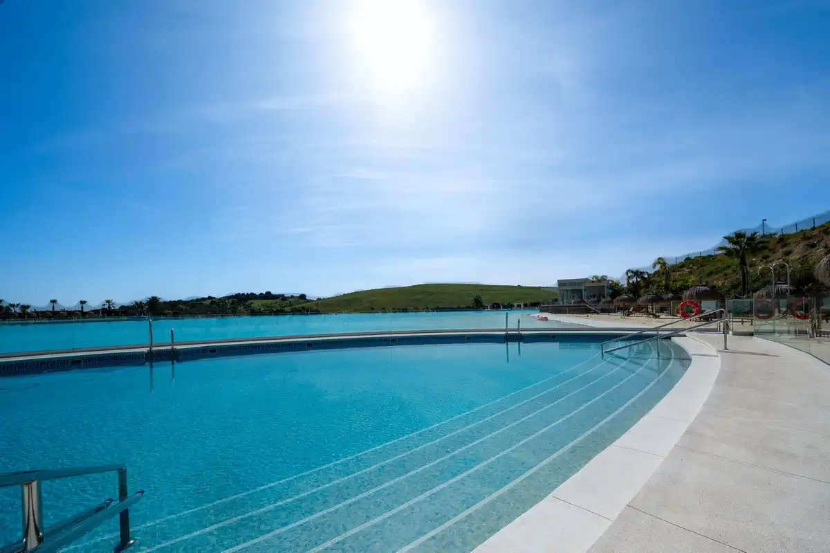 Piscina de Planta baja en venta en Casares con Aire acondicionado, Jardín privado y Terraza