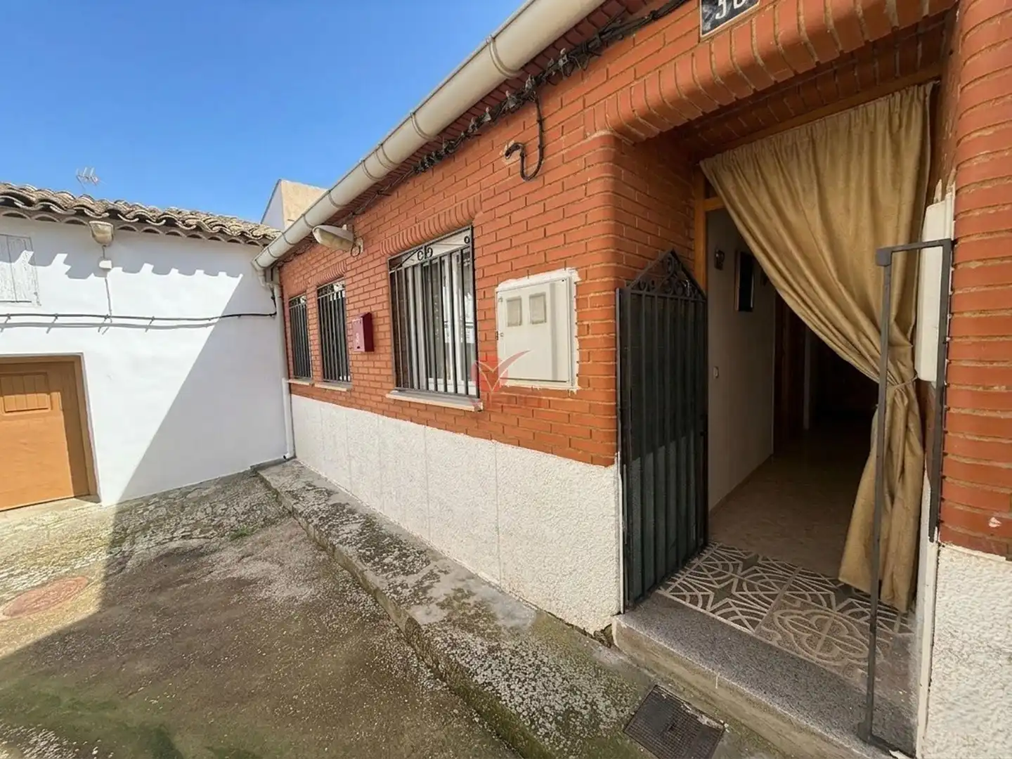 Vista exterior de Casa o xalet en venda en Belmontejo amb Calefacció i Moblat