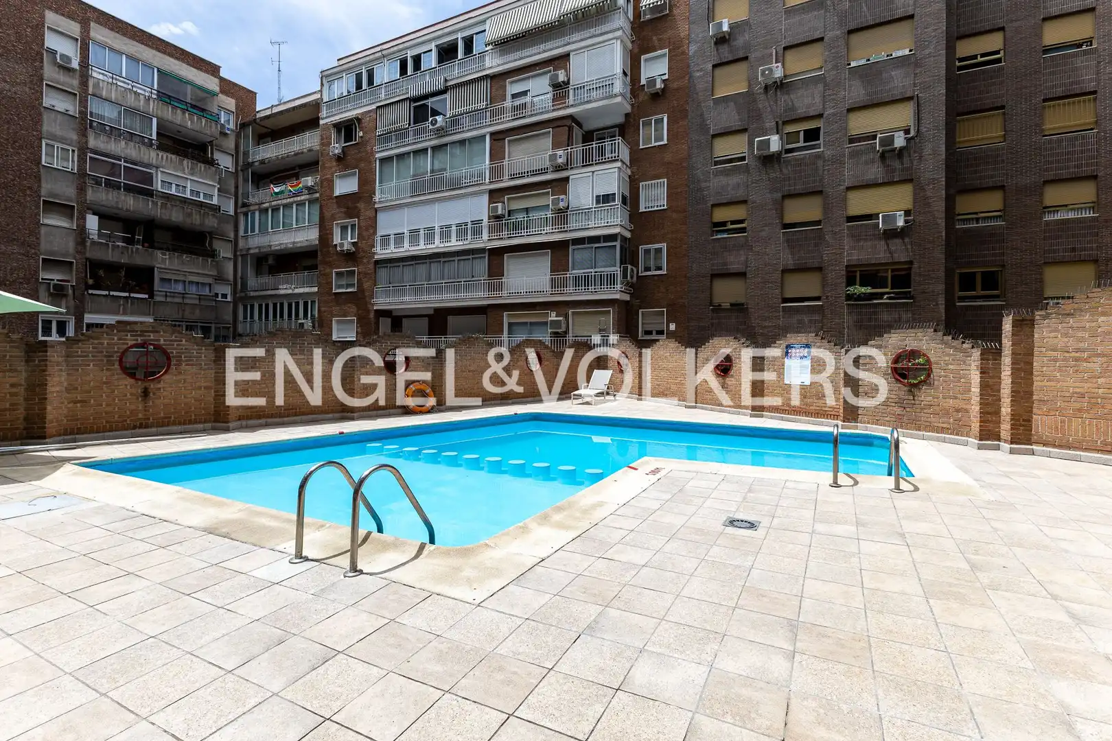 Piscina de Pis en venda en Madrid amb Aire condicionat, Calefacció i Parquet