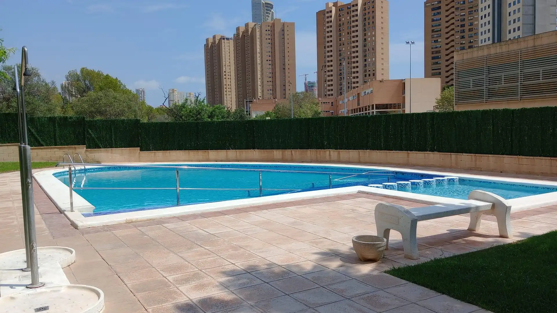 Piscina de Piso en venta en Benidorm con Aire acondicionado, Calefacción y Jardín privado