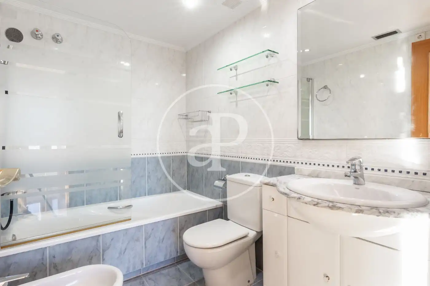 Bathroom of Flat for sale in Valencia  with Air Conditioner, Heating and Private garden