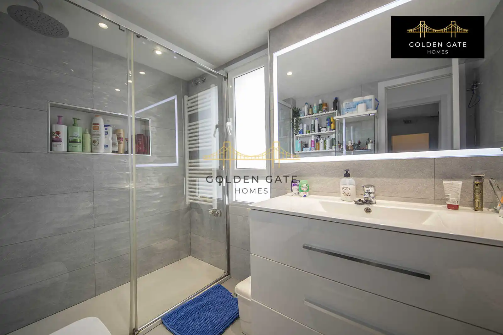 Bathroom of Flat for sale in El Masnou  with Air Conditioner, Heating and Parquet flooring