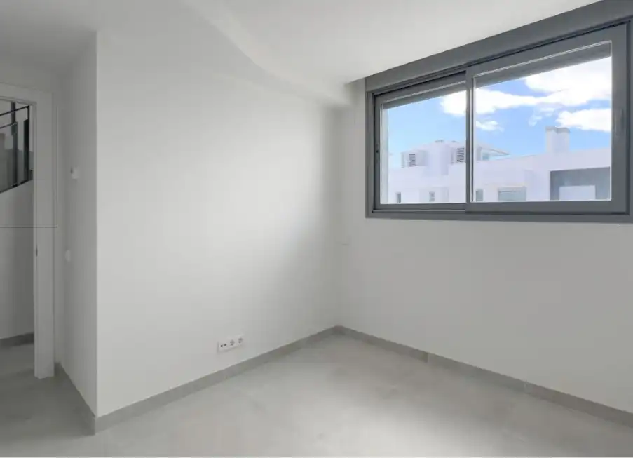 Schlafzimmer von Wohnung zum Verkauf in Marbella mit Terrasse, Abstellraum und Schwimmbad