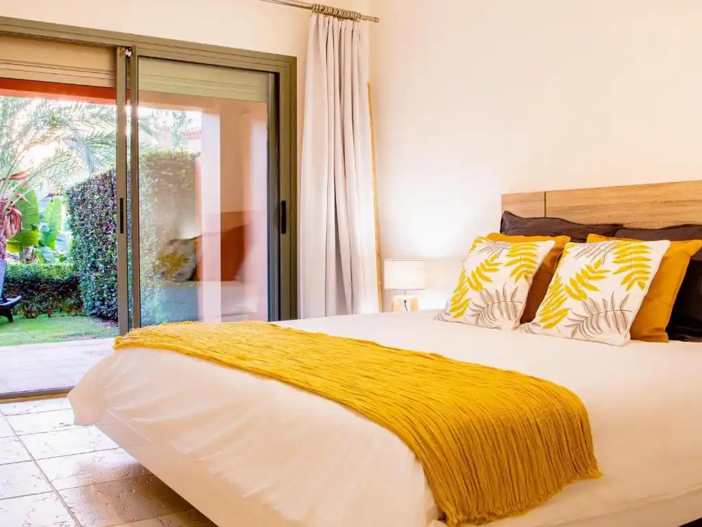 Apartamento con piscina en venta en Estepona Pueblo, imagen 5