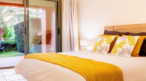 Elegante Residencia en Planta Baja con Jardín Privado en la Exclusiva Comunidad Benatalaya, Estepona, imatge 5