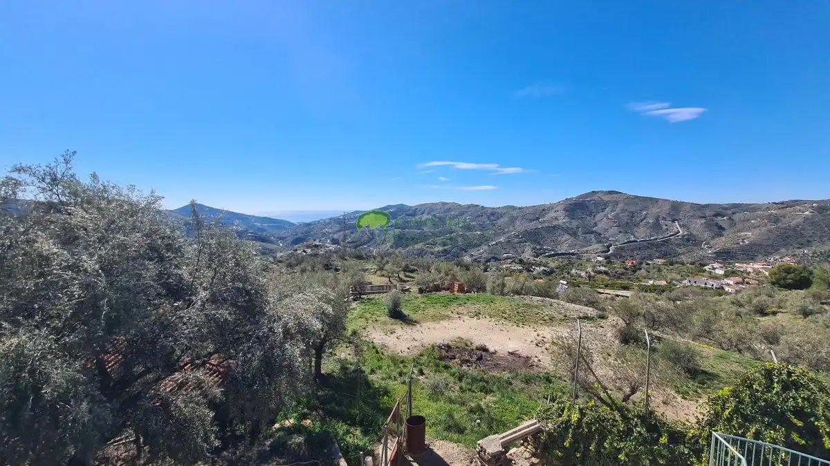 Vista exterior de Finca rústica en venda en Canillas de Albaida amb Aire condicionat, Calefacció i Jardí privat