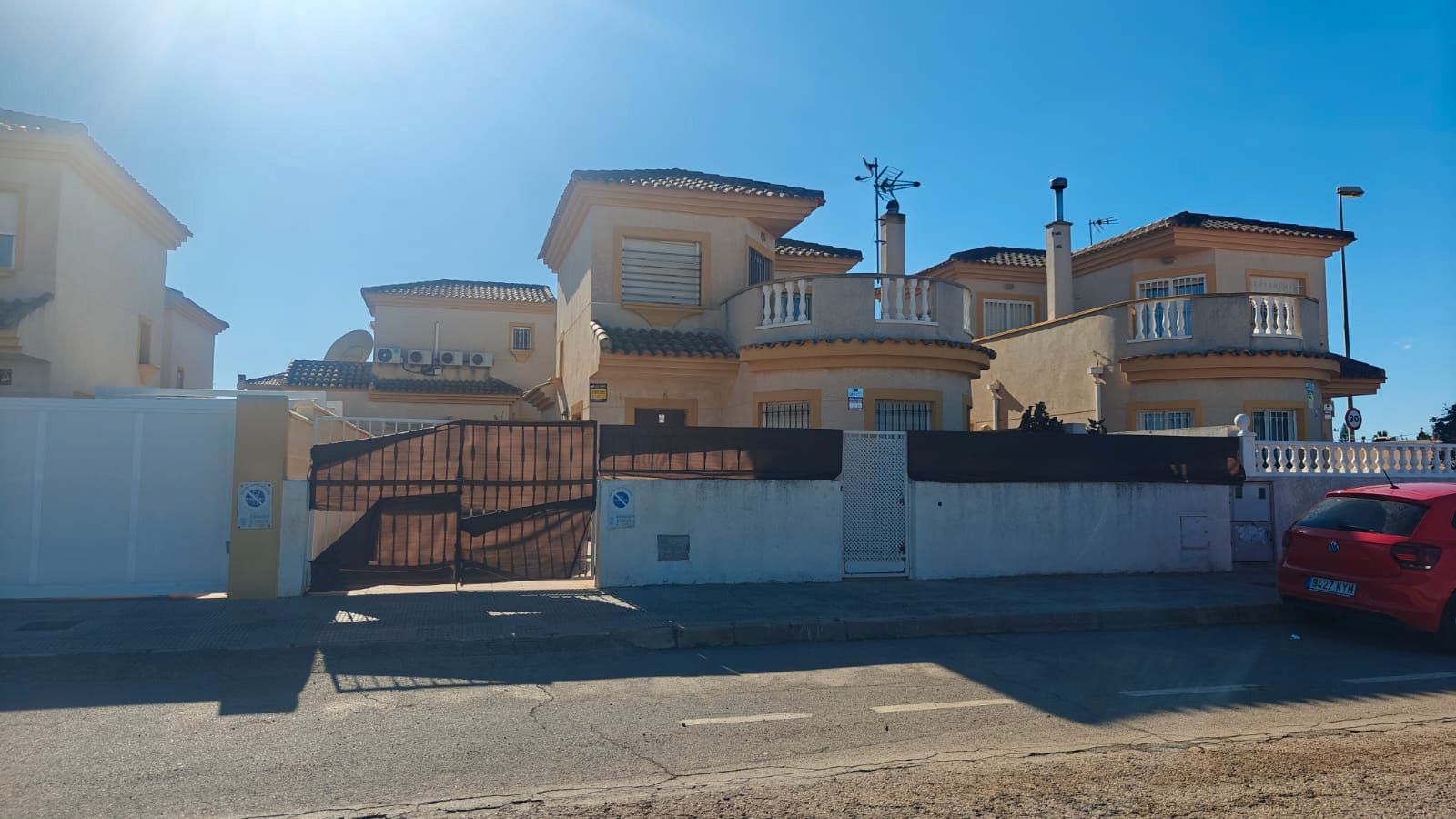 Vista exterior de Casa o xalet en venda en Cartagena amb Jardí privat, Terrassa i Piscina comunitària