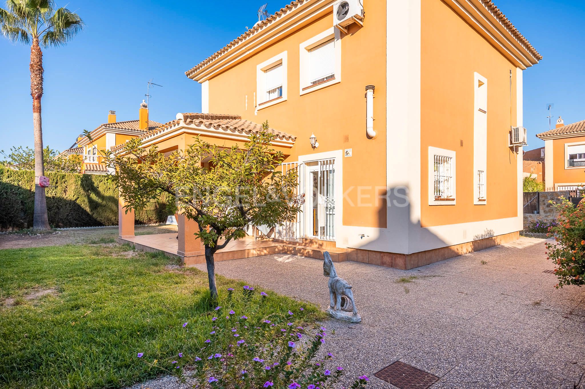 Exterior view of House or chalet for sale in Montequinto  with Air Conditioner, Heating and Private garden