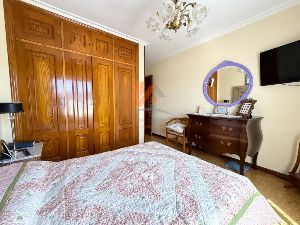 Dormitori de Casa o xalet en venda en Santiago de Compostela  amb Jardí privat i Terrassa