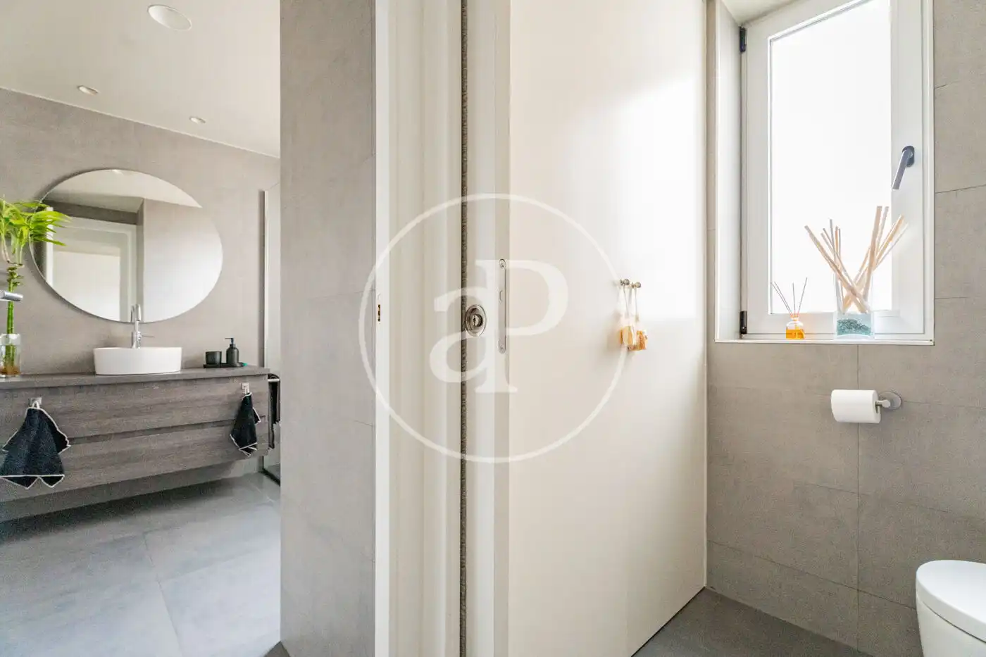 Bathroom of Flat for sale in Madrid  with Air Conditioner, Heating and Furnished