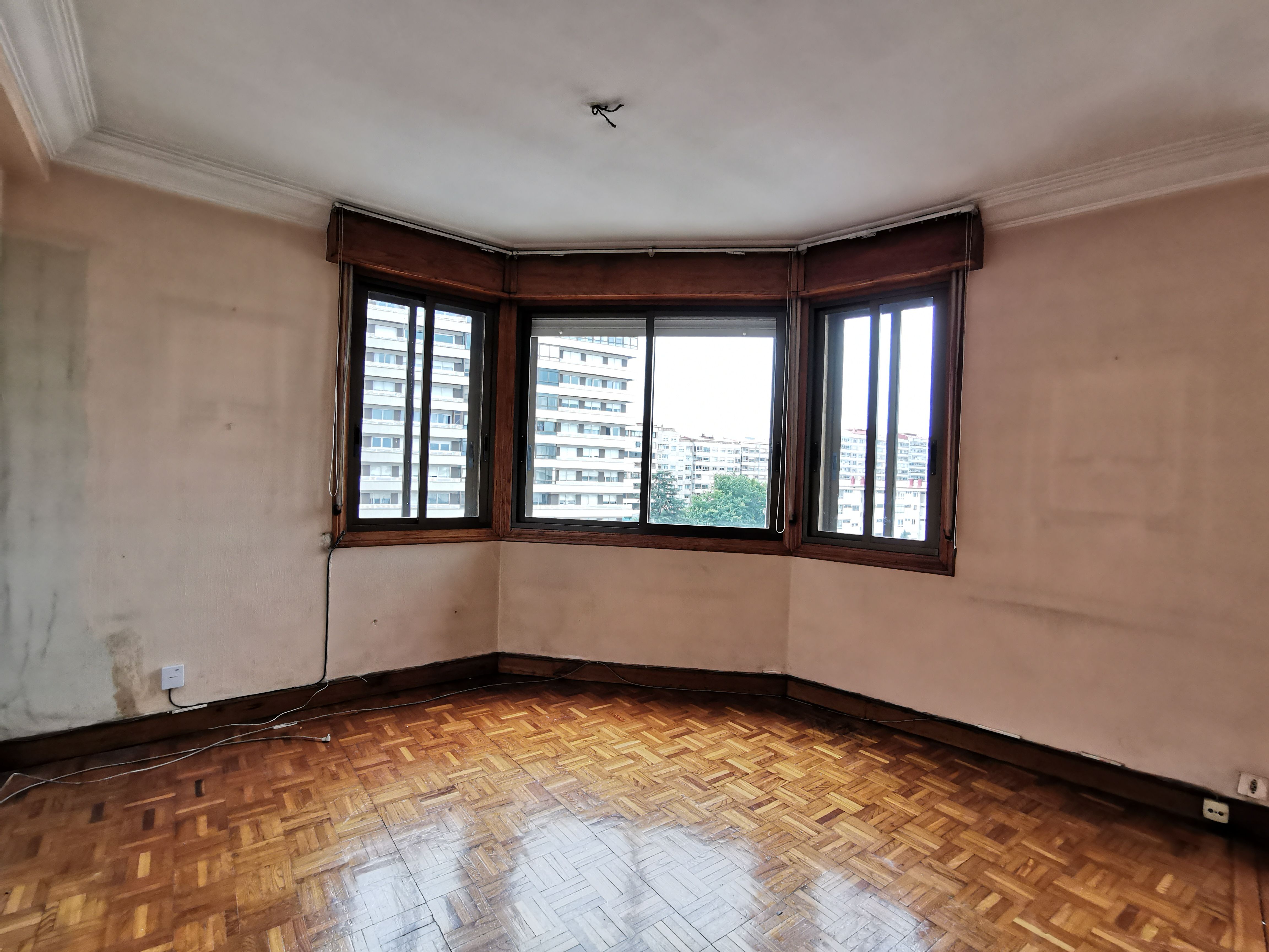 Dormitori de Pis en venda en Vigo  amb Calefacció, Parquet i Traster