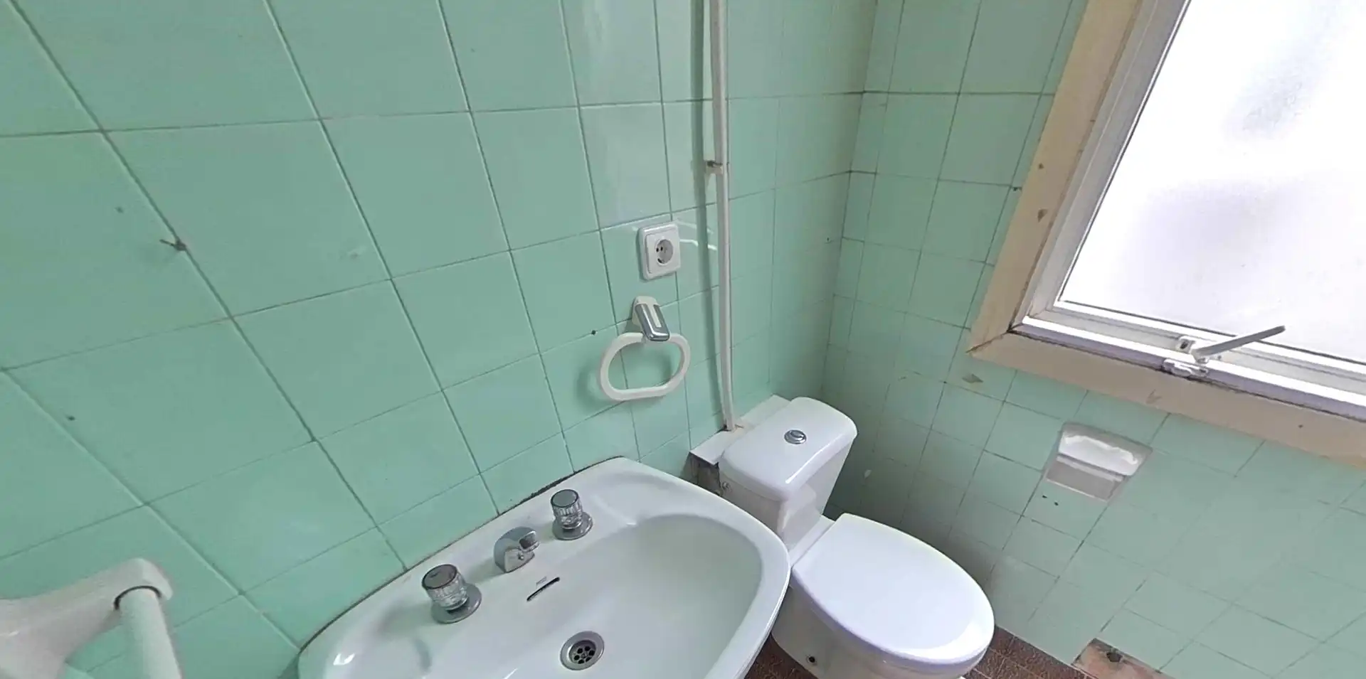 Badezimmer von Wohnung zum Verkauf in Vigo  mit Parkett