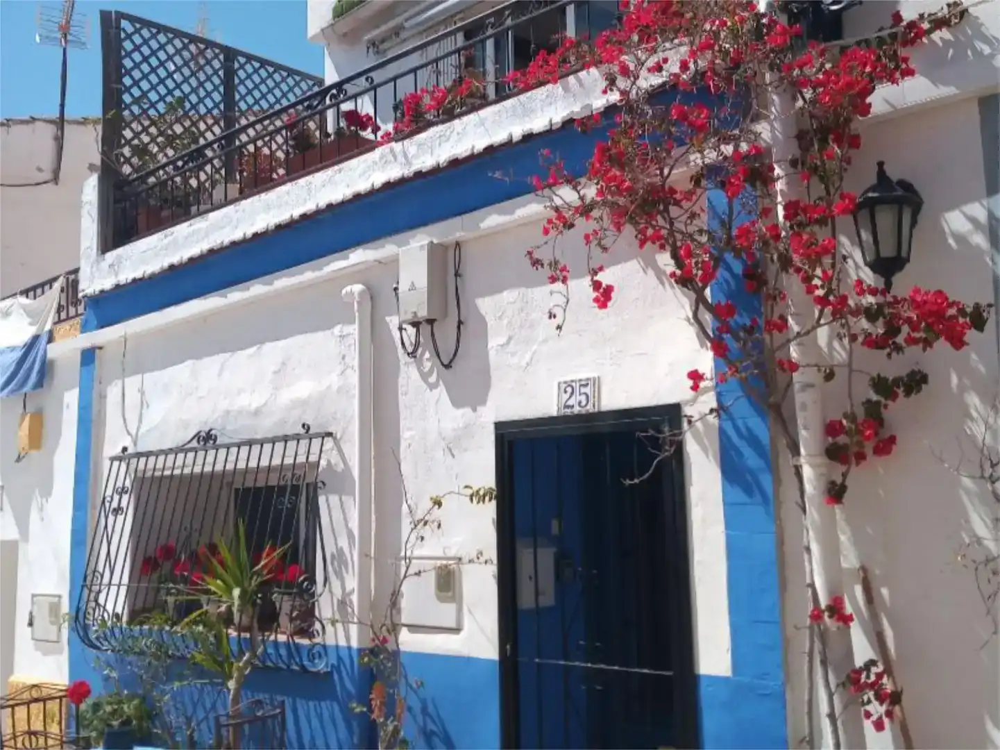 Vista exterior de Casa adosada en venta en Alicante / Alacant con Aire acondicionado y Balcón