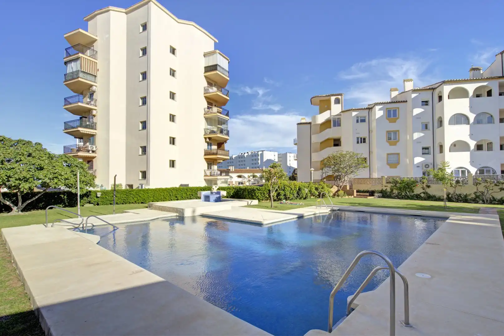 Piscina de Piso en venta en Torremolinos con Aire acondicionado, Terraza y Piscina