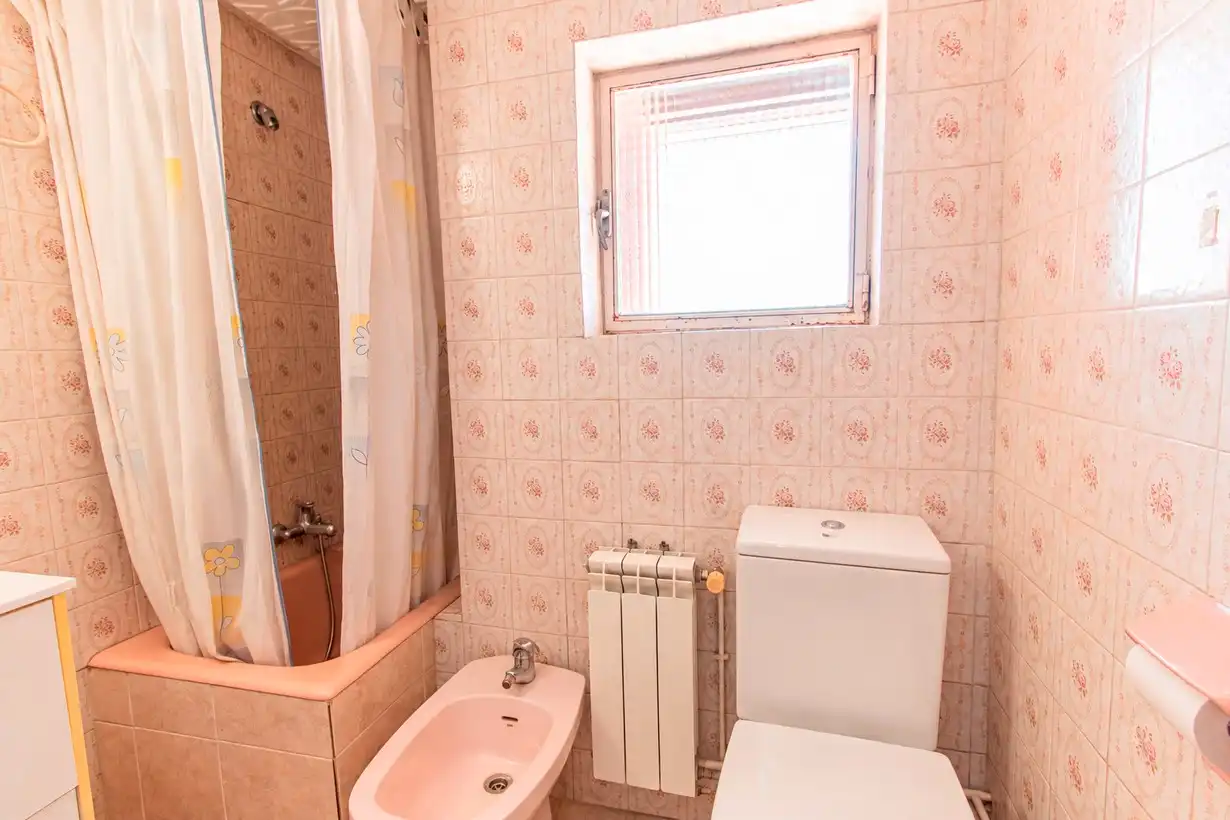 Baño de Piso en venta en Madrid con Calefacción, Amueblado y Horno