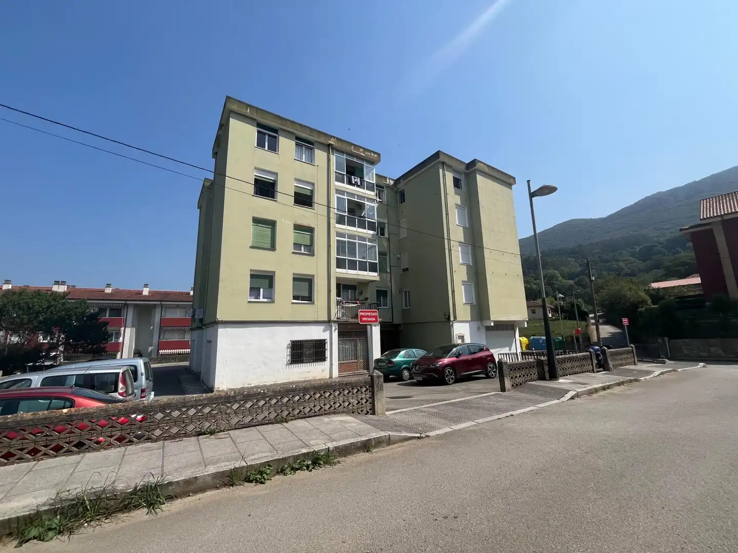 Vista exterior de Pis en venda en Ramales de la Victoria amb Terrassa i Moblat