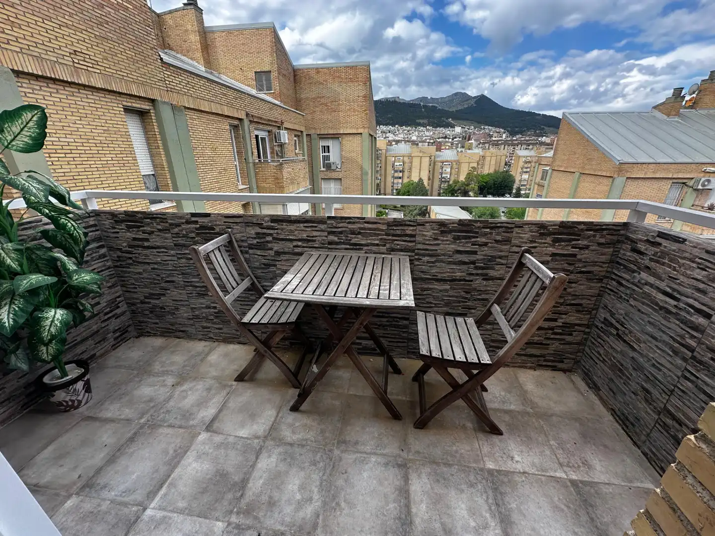 Terrasse von Wohnung zur Miete in Jaén mit Klimaanlage und Möbliert