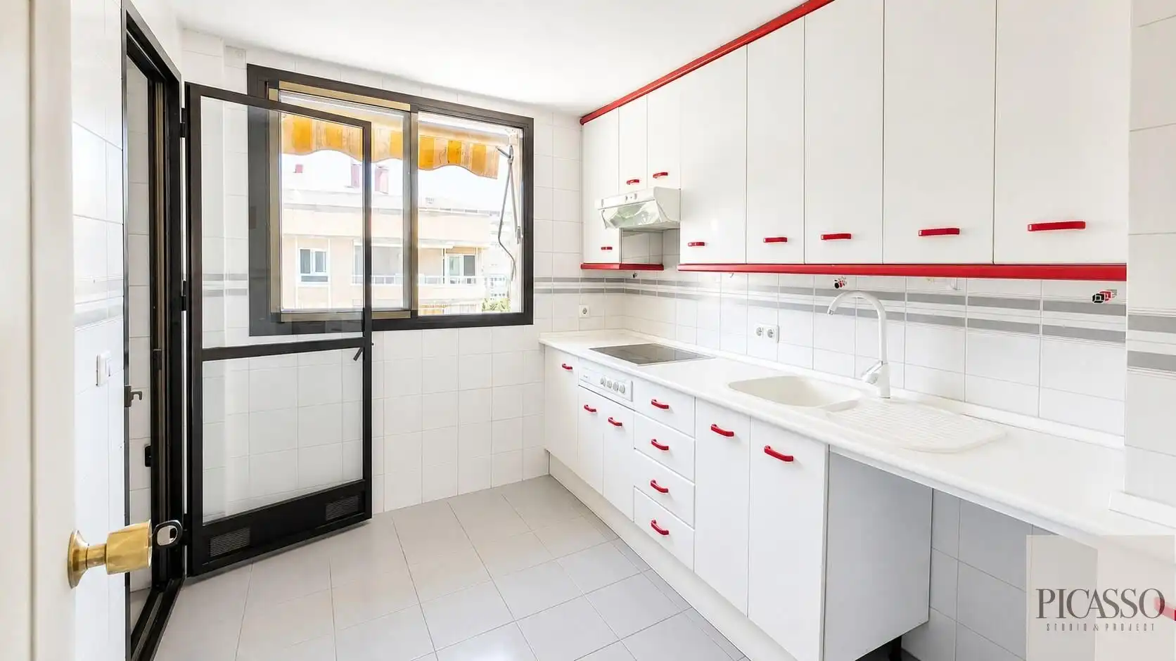 Cocina de Piso en venta en Torremolinos con Aire acondicionado, Jardín privado y Trastero