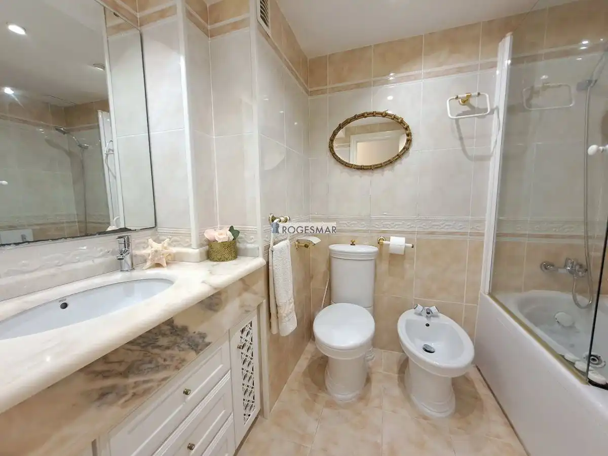 Badezimmer von Wohnungen zum Verkauf in Benicasim / Benicàssim mit Terrasse, Abstellraum und Gemeinschaftspool