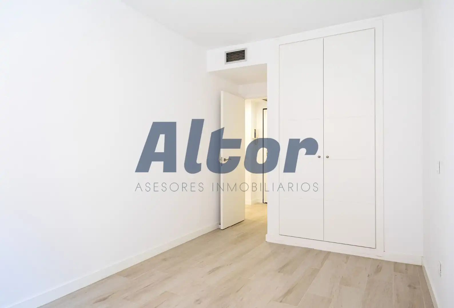 Bedroom of Flat for sale in Madrid  with Air Conditioner, Heating and Storage room