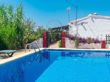 Maison rustique avec piscine à vendre à Sedella
