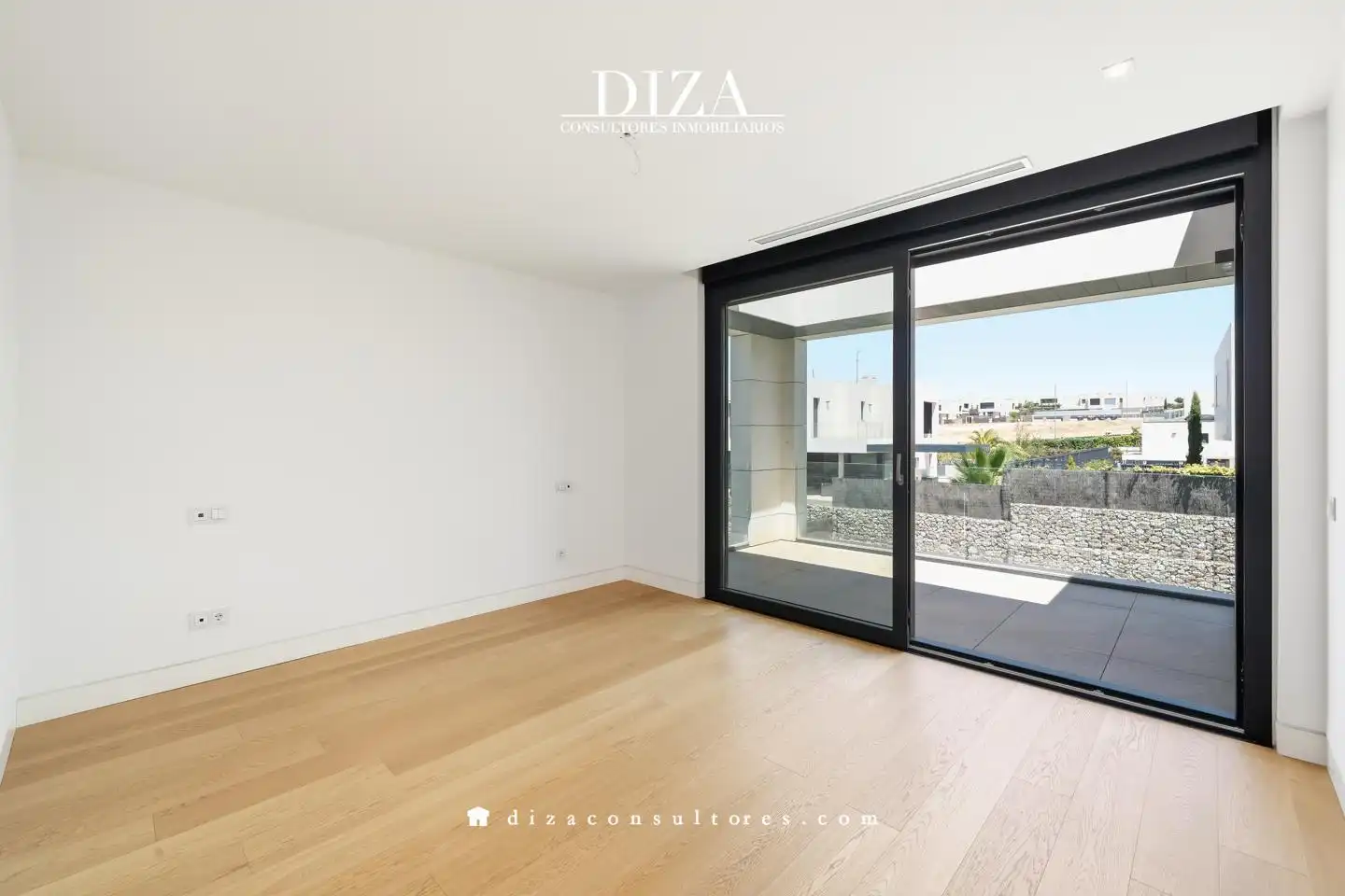 Vista exterior de Casa o xalet de lloguer en Majadahonda amb Aire condicionat, Calefacció i Jardí privat