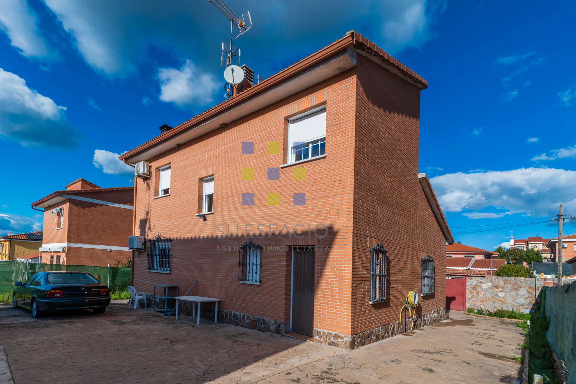 Vista exterior de Casa o xalet en venda en Méntrida amb Aire condicionat, Calefacció i Jardí privat