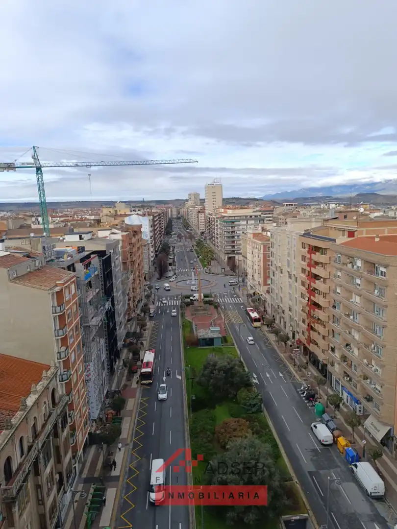 Vista exterior de Piso de alquiler en  Logroño con Calefacción, Parquet y Terraza