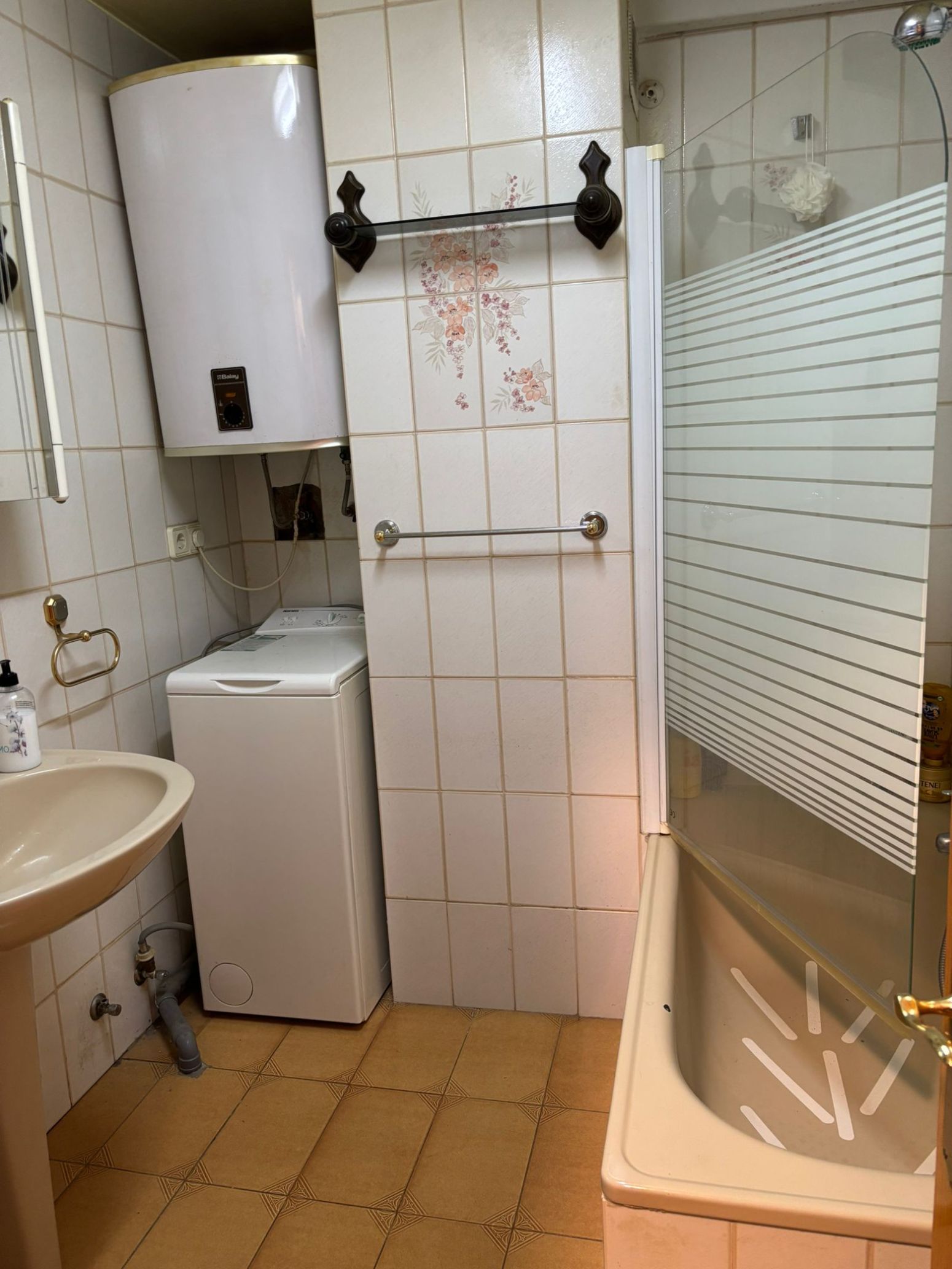 Badezimmer von Wohnung zum Verkauf in Puebla de Lillo mit Heizung und Abstellraum