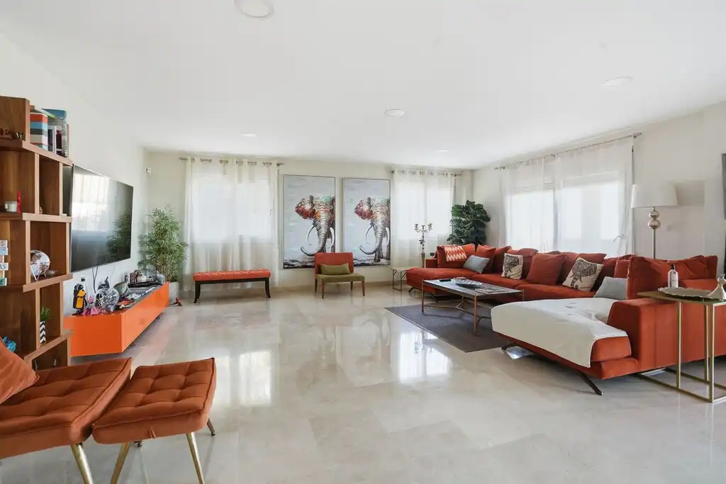 Sala d'estar de Casa o xalet en venda en Benalmádena amb Aire condicionat, Calefacció i Jardí privat