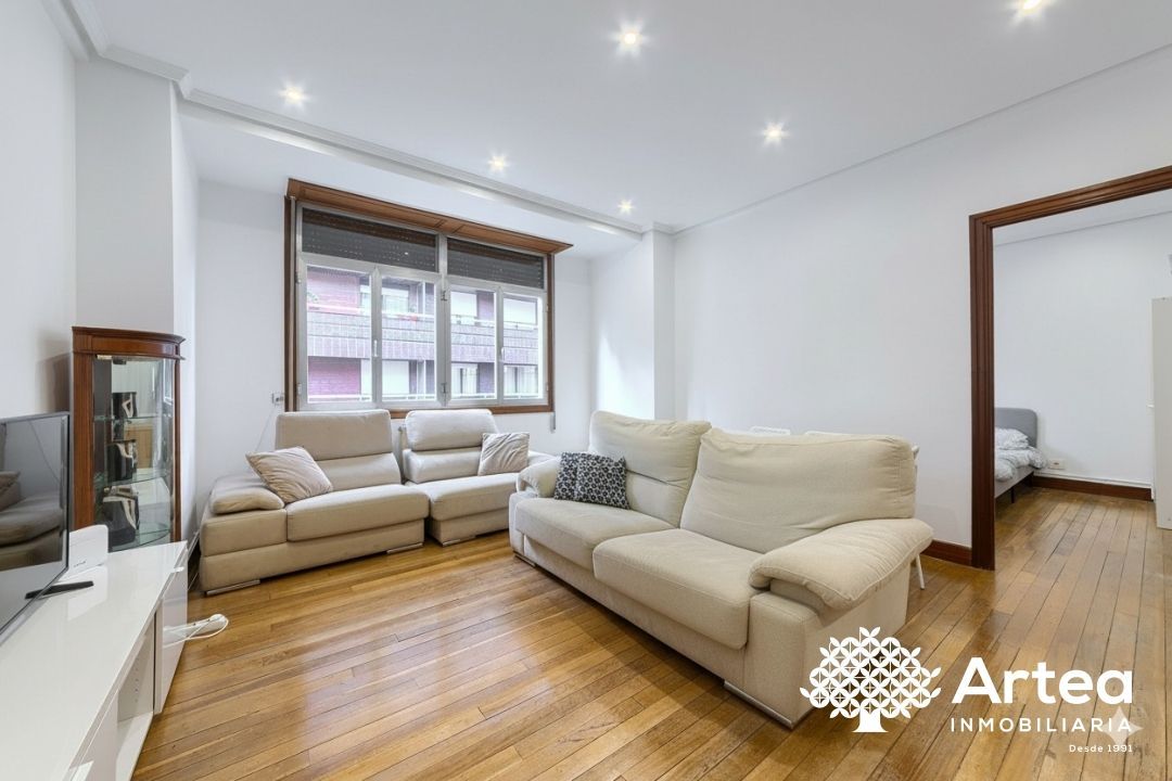 Sala de estar de Piso en venta en Bilbao  con Calefacción y Amueblado