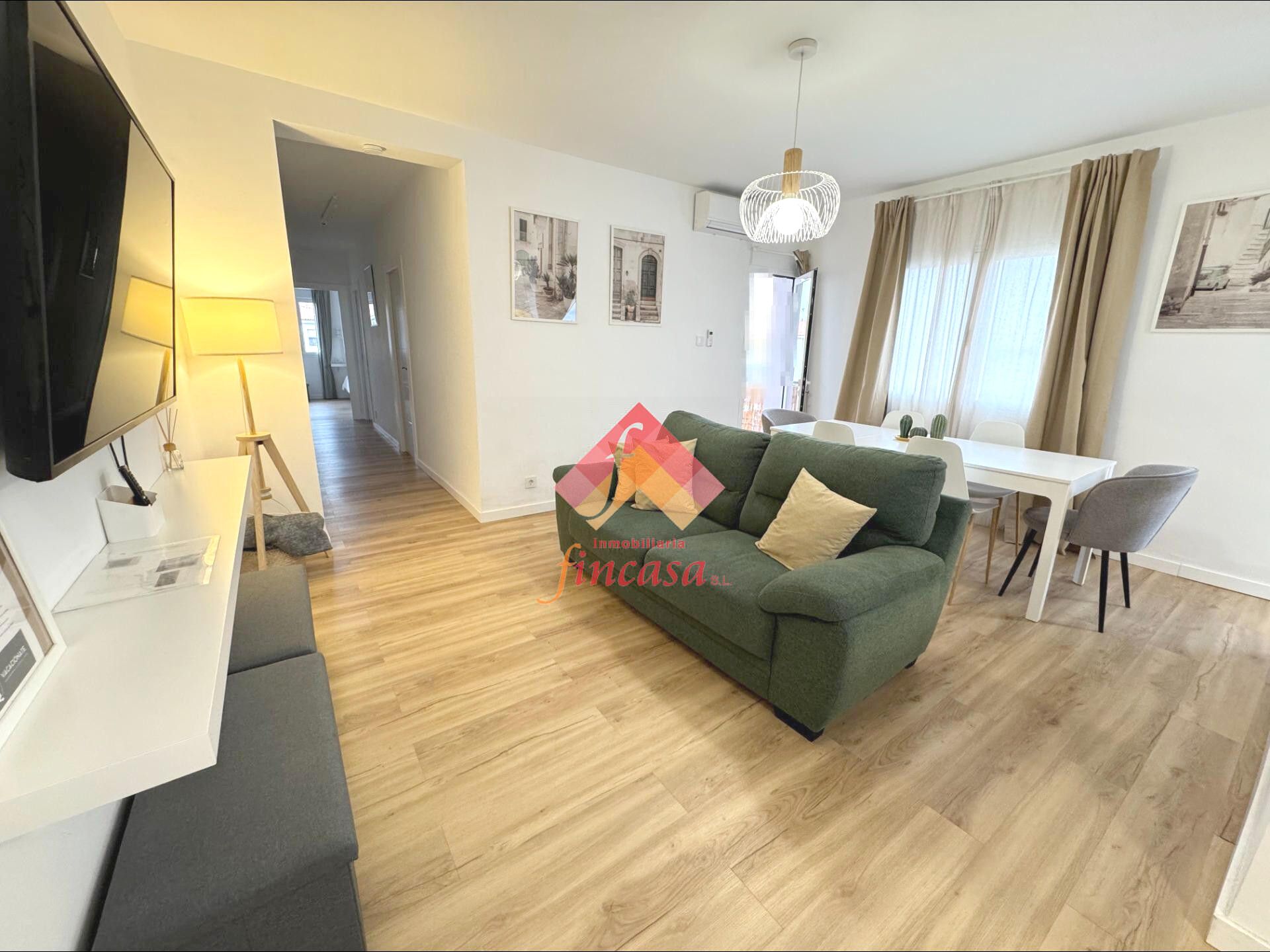 Vista exterior de Pis en venda en Ronda amb Terrassa i Moblat