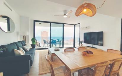 Sala d'estar de Apartament de lloguer en Benidorm amb Aire condicionat, Terrassa i Piscina