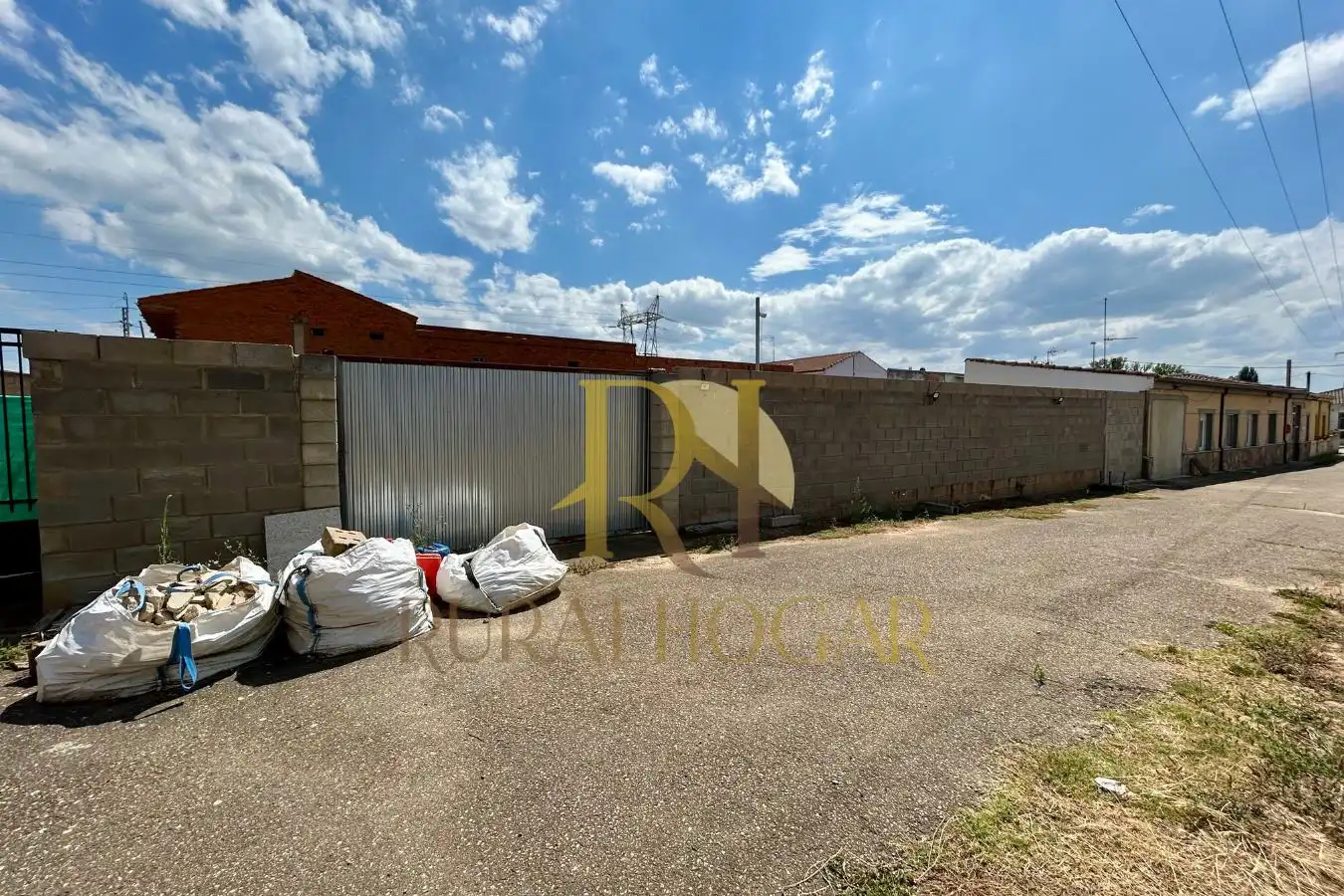 Parking de Casa o chalet en venta en Bustillo del Páramo con Calefacción, Jardín privado y Terraza
