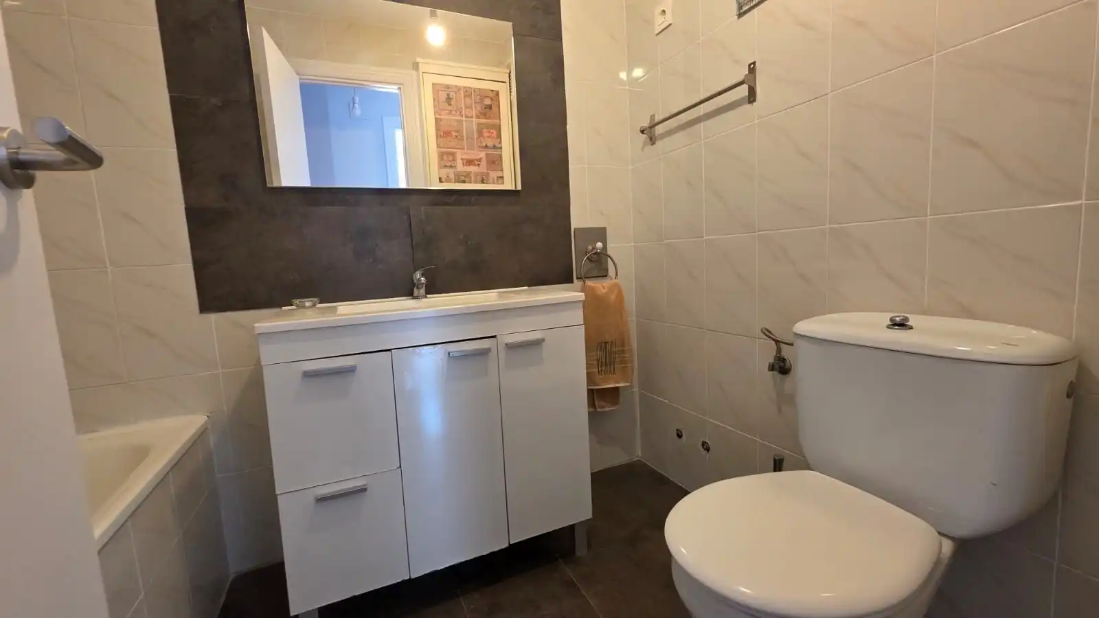 Bany de Pis en venda en Castro-Urdiales amb Calefacció i Terrassa