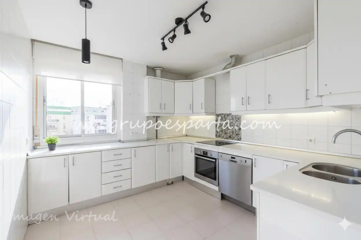 Kitchen of Flat for sale in Sevilla  with Air Conditioner and Balcony