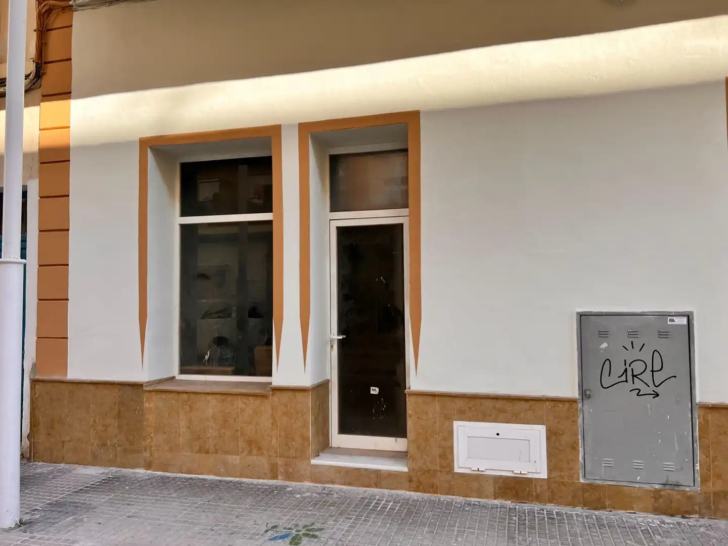 Vista exterior de Local en venta en Gandia