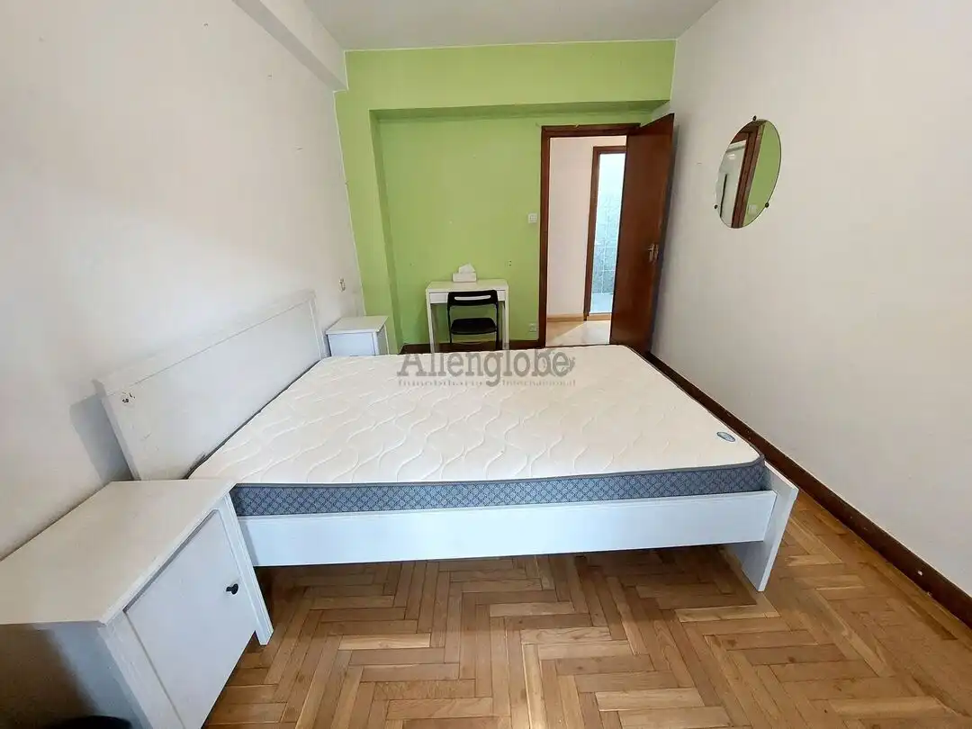 Habitación de Piso de alquiler en Oviedo  con Calefacción y Balcón