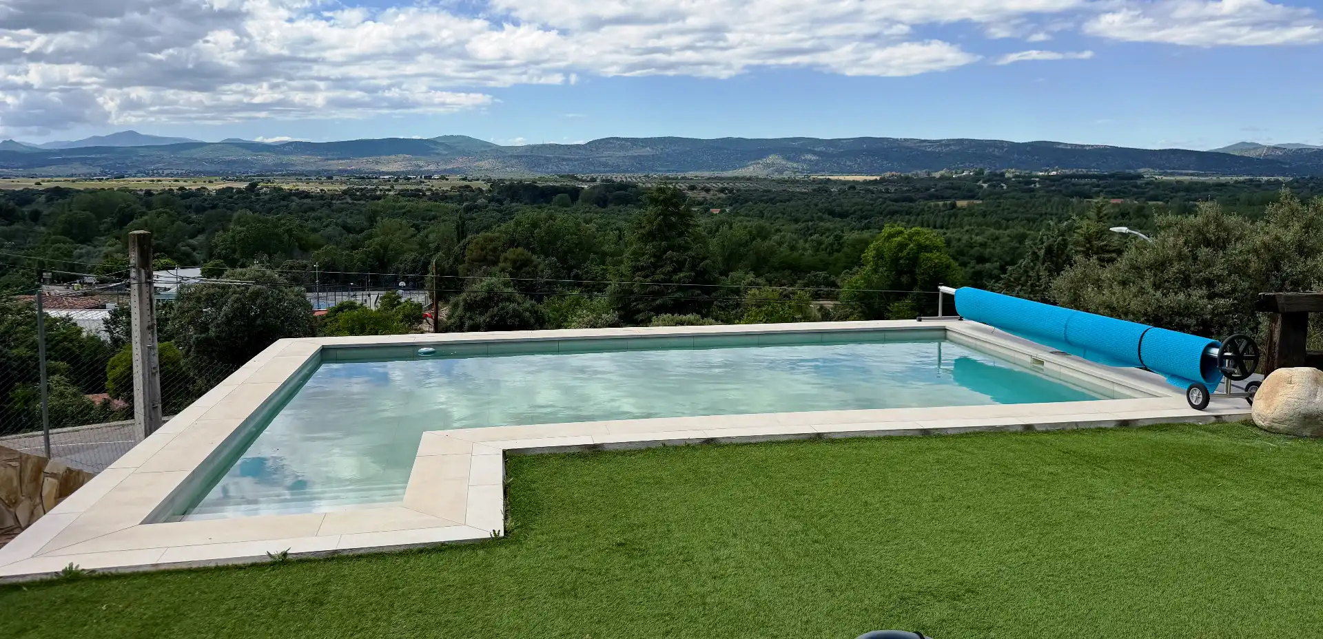 Schwimmbecken von Haus oder Chalet zum Verkauf in Santa Cruz del Retamar mit Klimaanlage, Heizung und Privatgarten