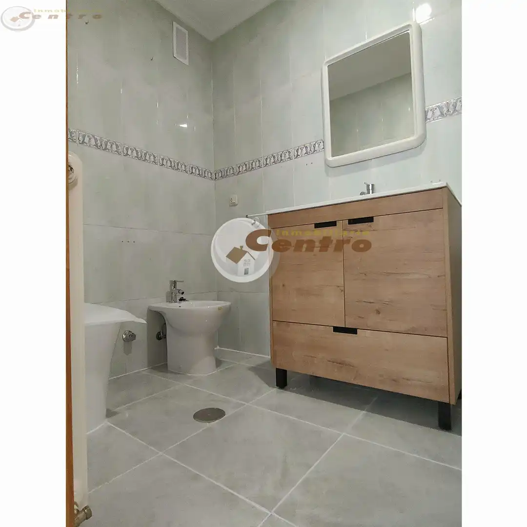Baño de Piso en venta en Albacete con Calefacción, Terraza y Trastero