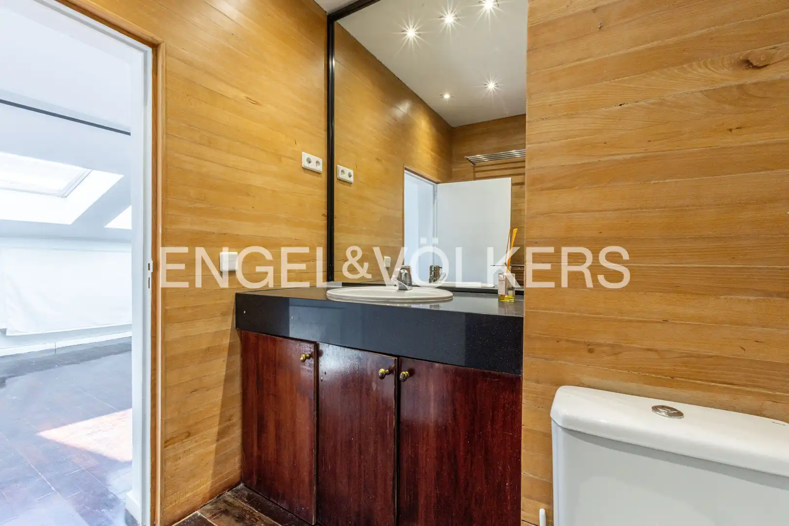 Bathroom of Attic for sale in Madrid  with Air Conditioner and Heating