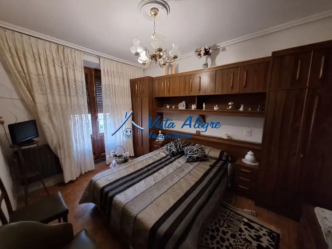 Dormitori de Casa o xalet en venda en San Vicente de la Sonsierra amb Terrassa, Traster i Moblat