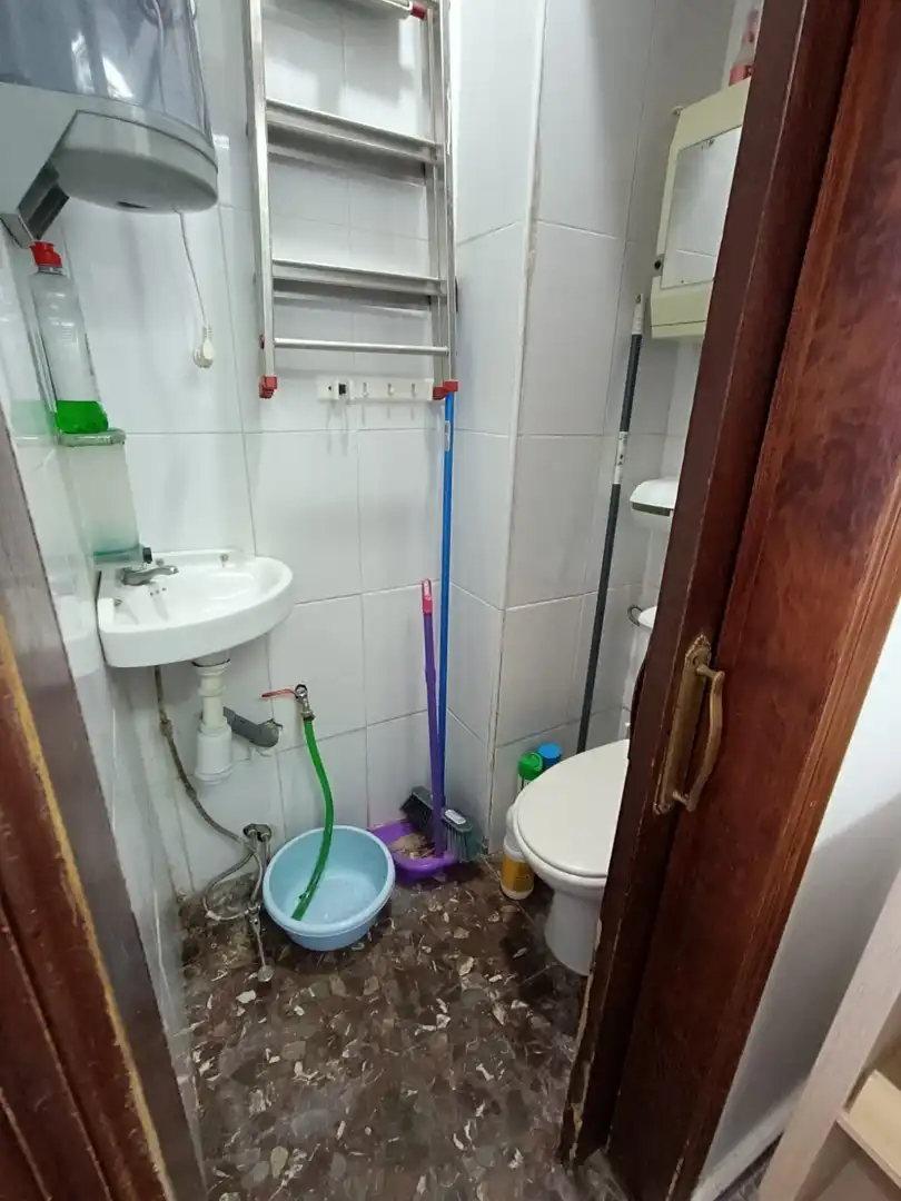 Badezimmer von Geschaftsraum zur Miete in El Puerto de Santa María mit Möbliert