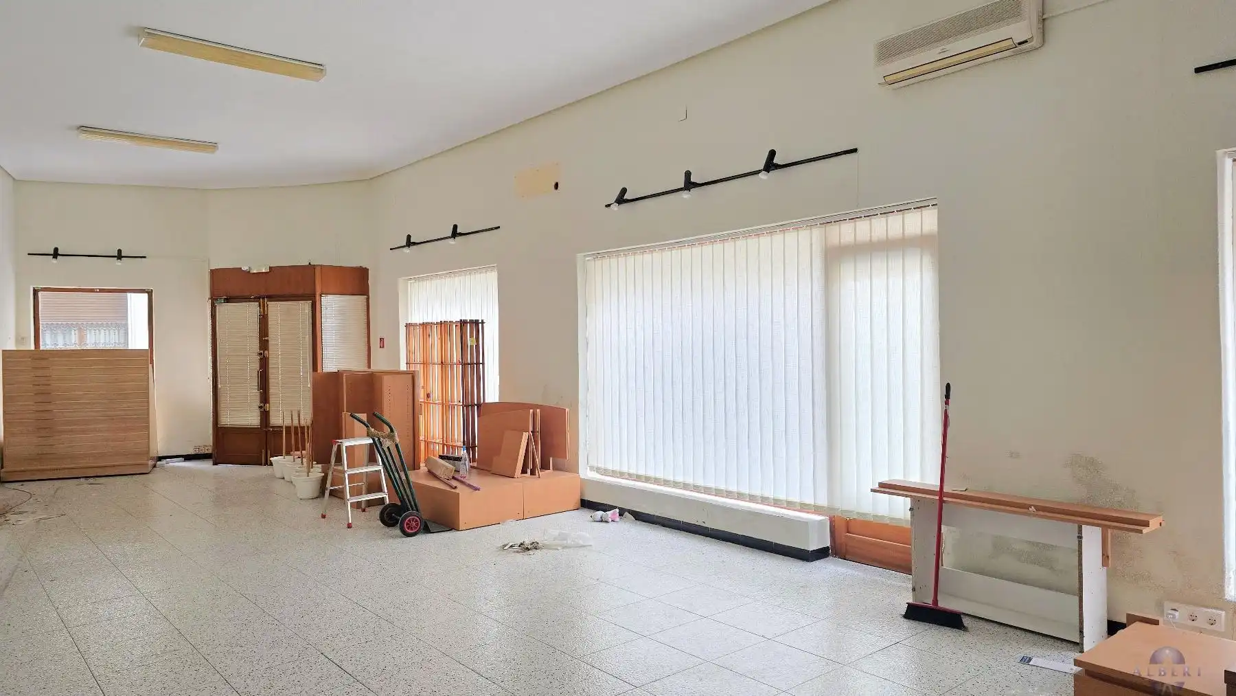 Local comercial de lloguer a Novelda, imagen 2