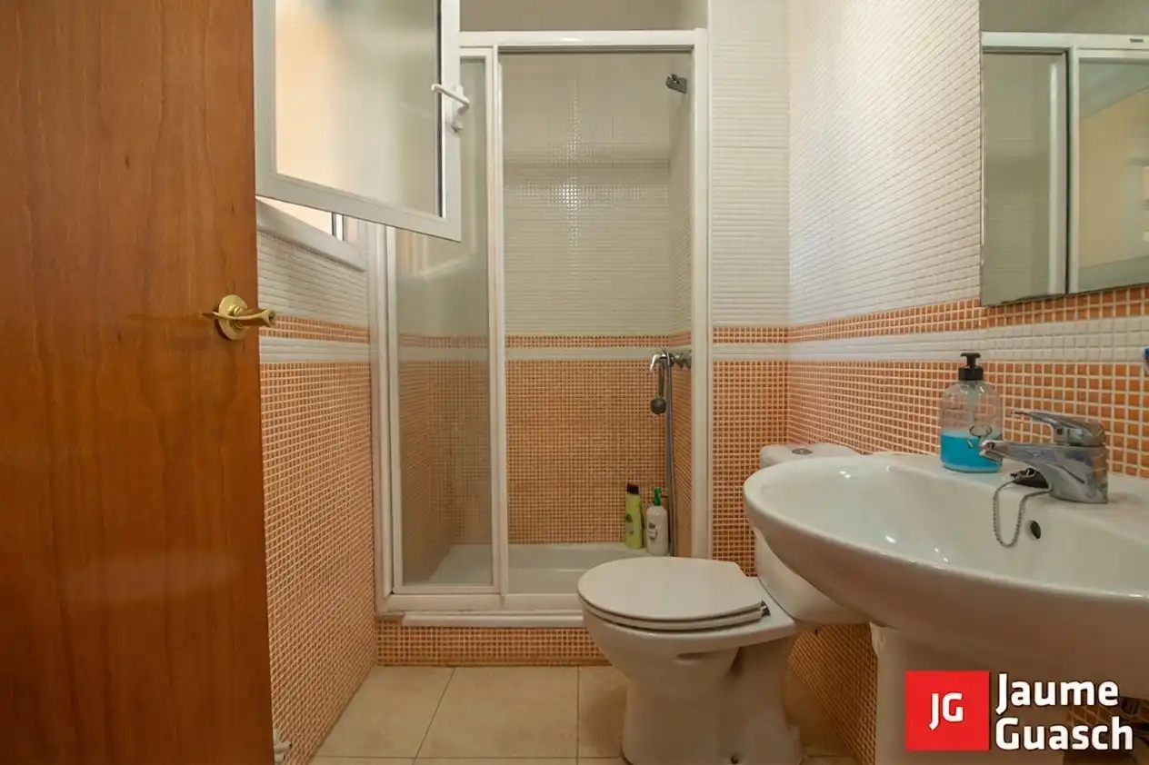Baño de Casa adosada en venta en Creixell con Aire acondicionado, Calefacción y Jardín privado