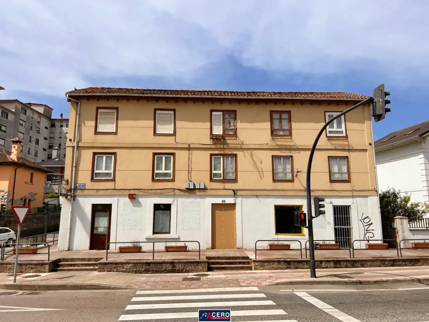 Vista exterior de Casa o xalet en venda en Camargo amb Jardí privat